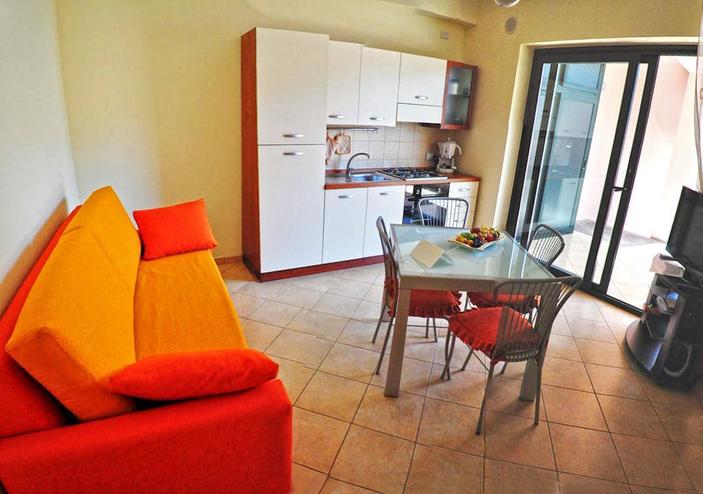 Appartamenti Vacanze Mareemare กาโปดอร์ลันโด ภายนอก รูปภาพ